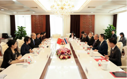 张军会见泰国最高行政法院院长巴西萨·米拉 张军会见泰国最高行政法院院长巴西萨·米拉