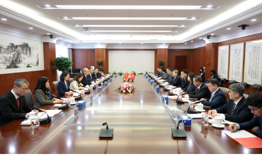 张军会见越南最高人民法院院长黎明智2