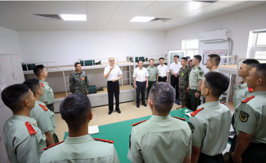 张军看望慰问武警部队驻最高法官兵 张军看望慰问武警部队驻最高法官兵